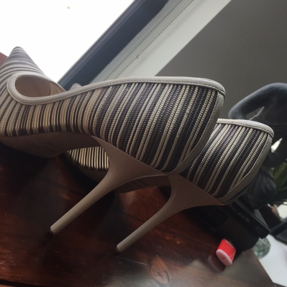 !!!!SOLD!!! Jimmy Choo Heels sz 40.5 - Picture 4 of 8